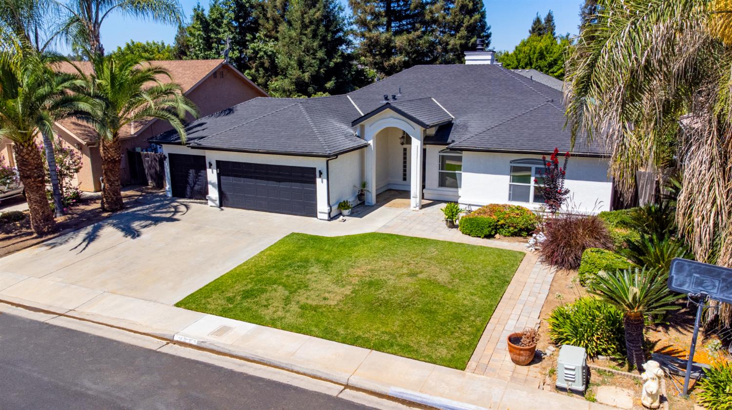 467 South Maple Drive Reedley, CA 93654 - Photo 4 of 65