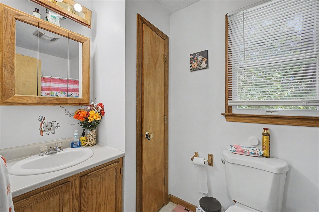 58-60 Beverly Lane Springfield, MA 01151 - Photo 11 of 35 Gallery Image 11