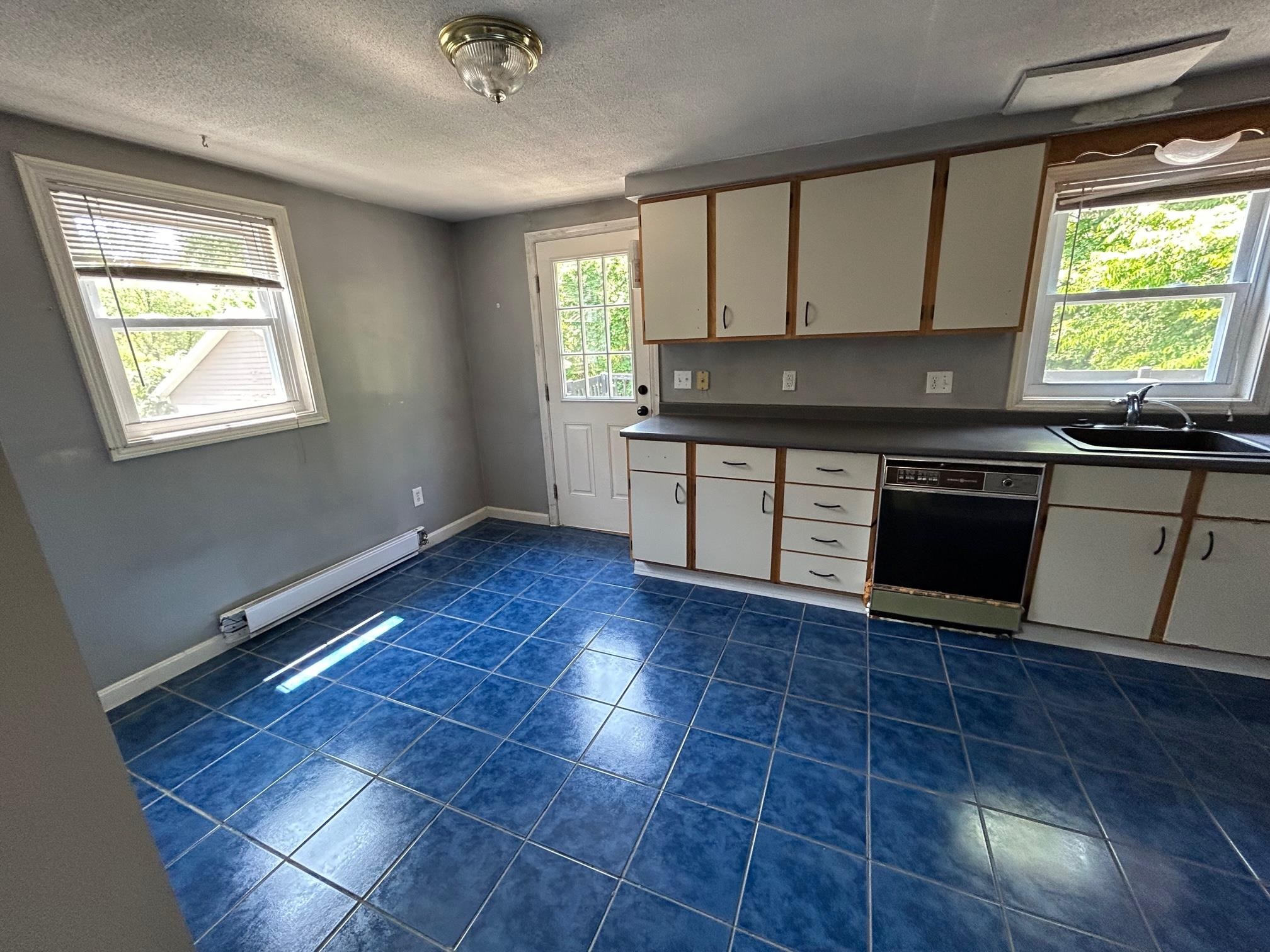 12 L Boyd Road Derry, NH 03038 - Photo 5 of 13 Gallery Image 5