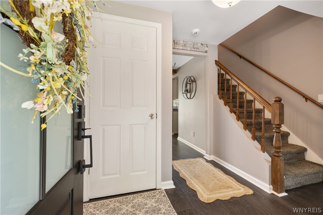 425 Knowell Road Camillus, NY 13031 - Photo 3 of 28