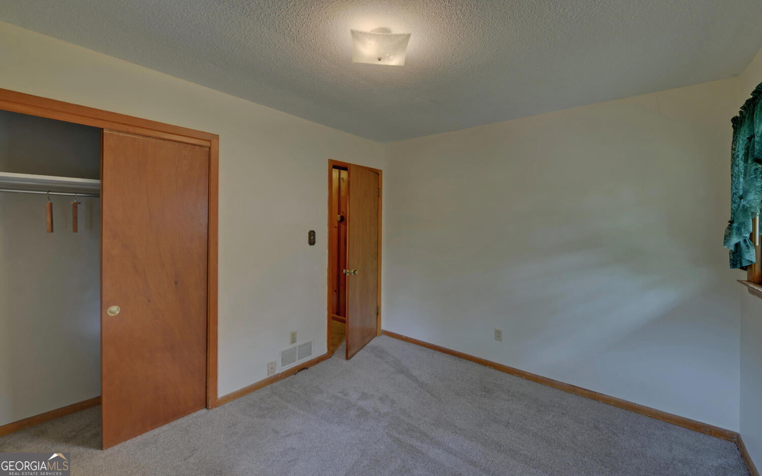 586 Collins Road Toccoa, GA 30577 - Photo 21 of 52 an empty room with closet area