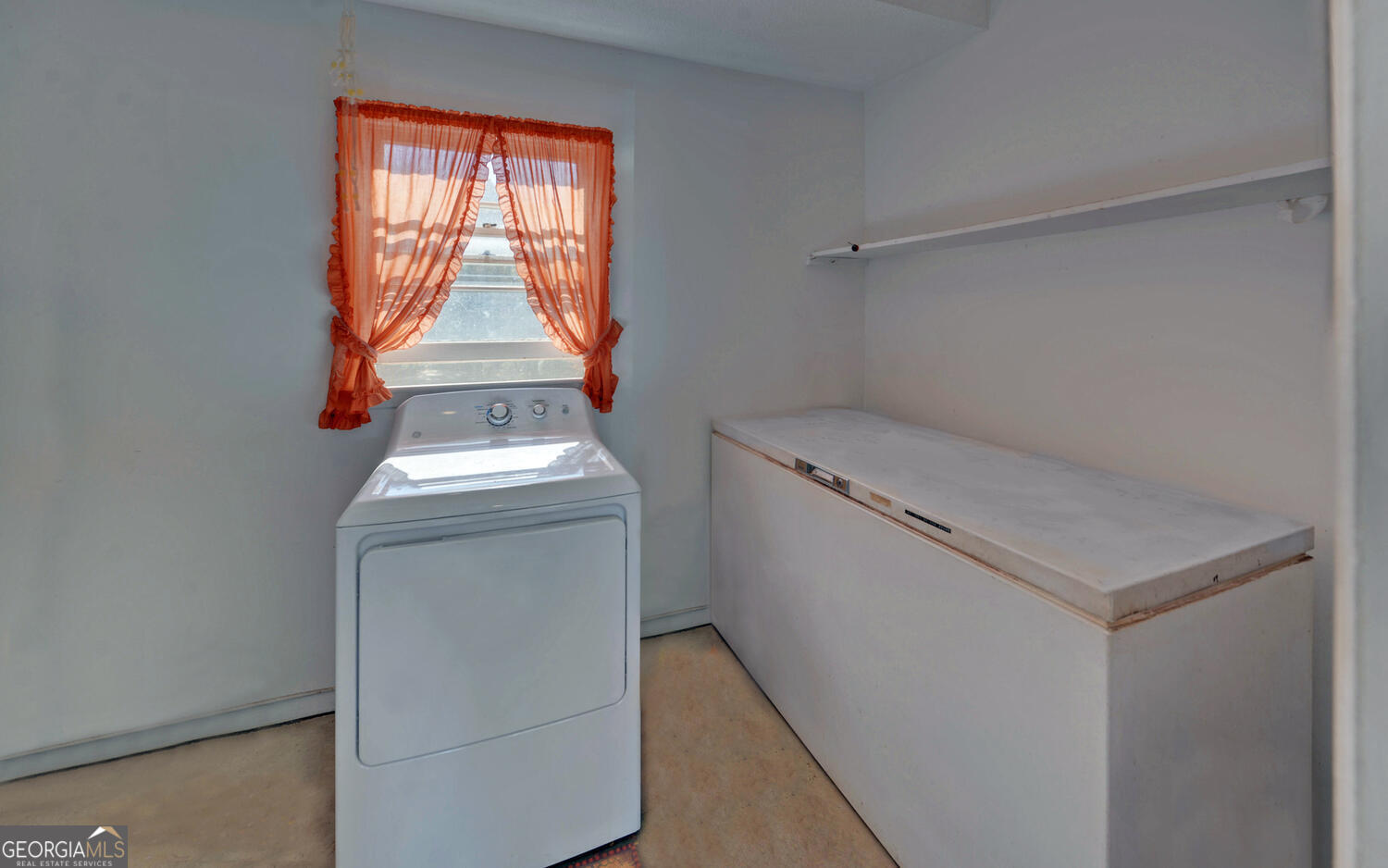 586 Collins Road Toccoa, GA 30577 - Photo 28 of 52 a utility room with dryer and washer