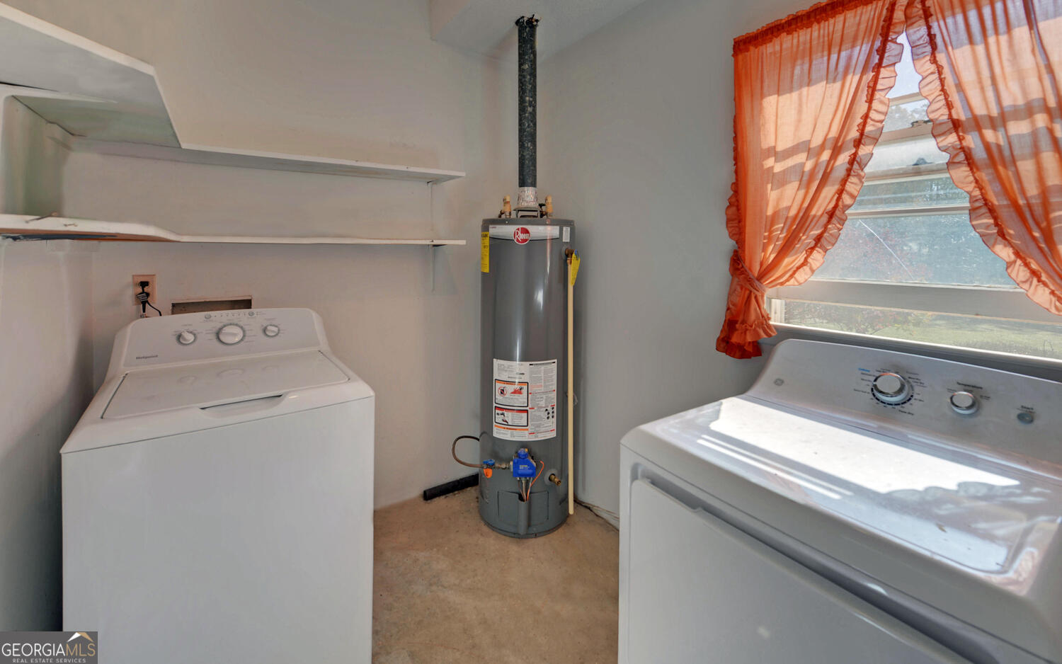 586 Collins Road Toccoa, GA 30577 - Photo 29 of 52 a utility room with dryer and washer