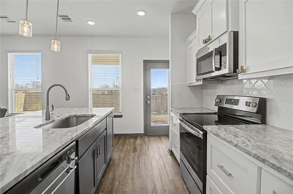 a front view of house with yard