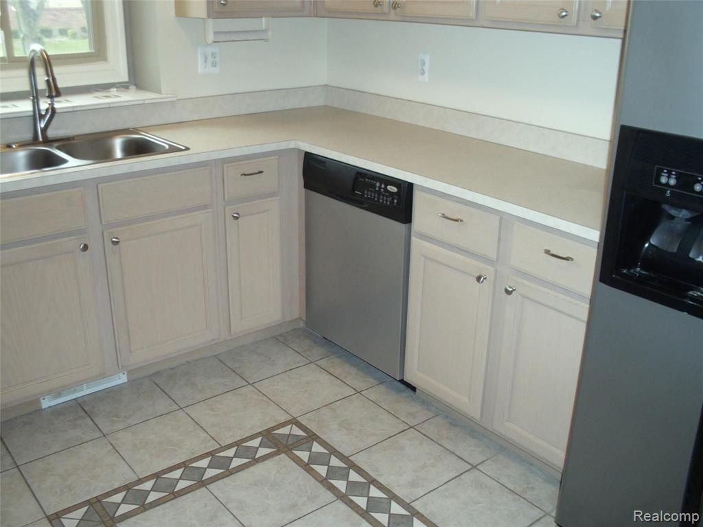 16841 Country Ridge Lane Macomb, MI 48044 - Photo 30 of 76