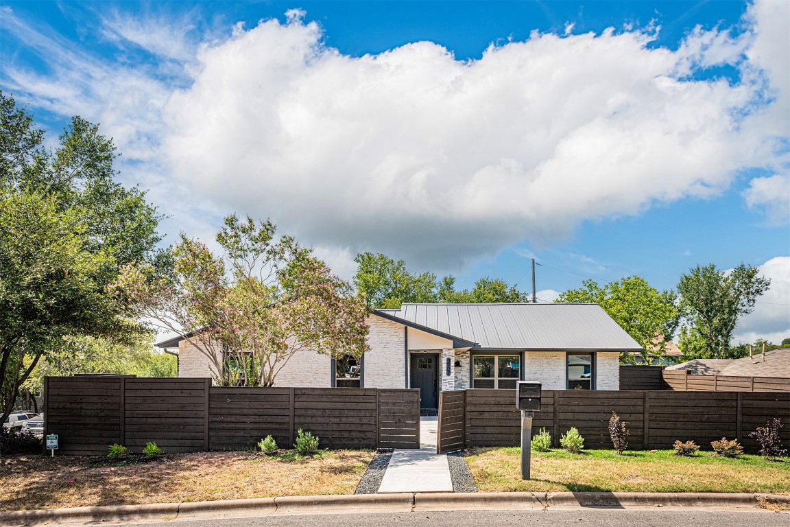 3907 Chase Circle Austin, TX 78721 - Photo 1 of 24