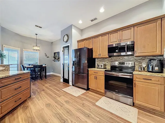 $414,900 | 204 Bentley Oaks Boulevard, Auburndale, FL 33823