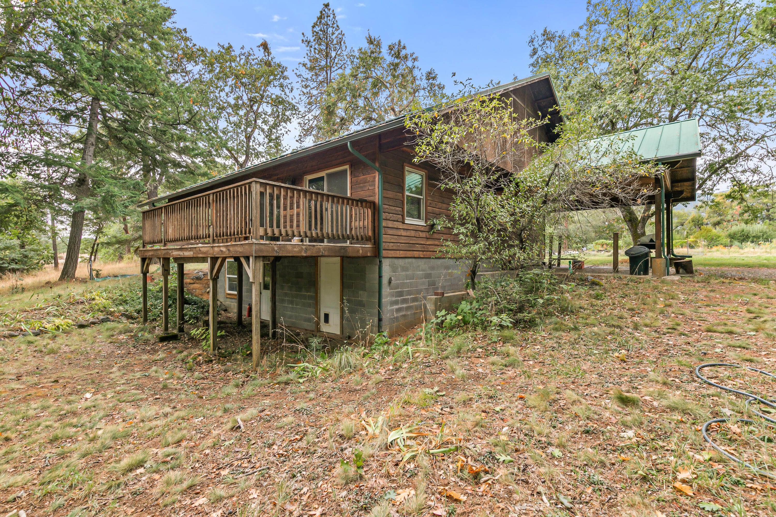 1225 Messinger Road Williams, OR 97544 - Photo 28 of 67 Deck
