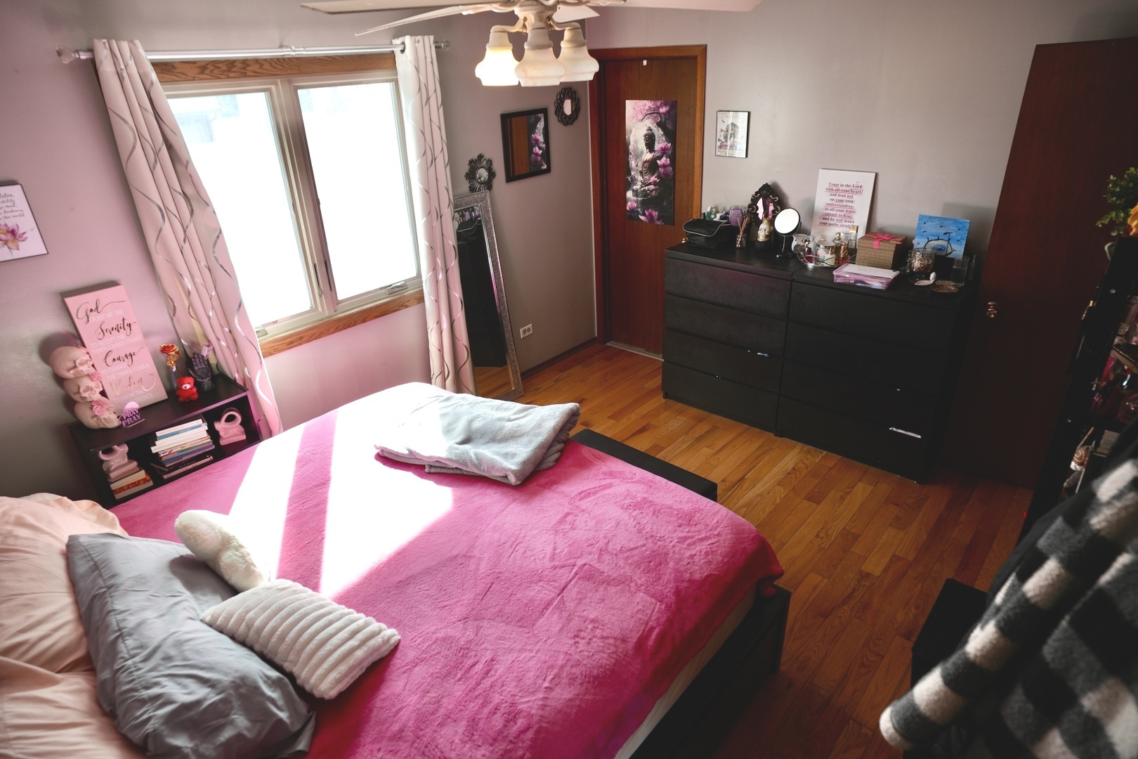 512 Shenandoah Trail Elgin, IL 60123 - Photo 11 of 29 a bedroom with a bed and dresser with mirror