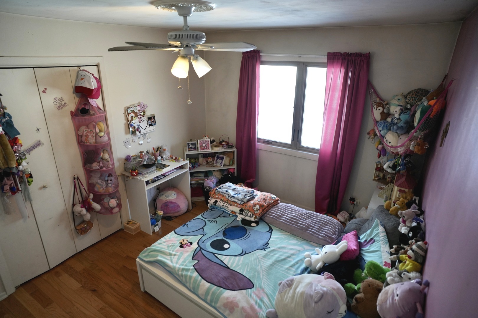 512 Shenandoah Trail Elgin, IL 60123 - Photo 16 of 29 a living room with furniture and a chandelier