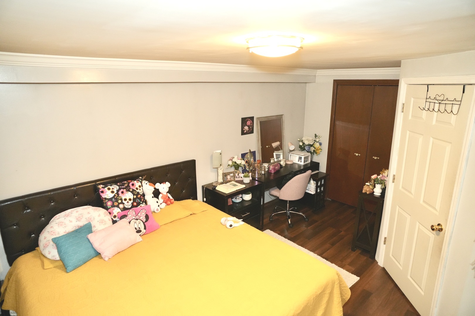 512 Shenandoah Trail Elgin, IL 60123 - Photo 18 of 29 a bathroom with a sink mirror and vanity