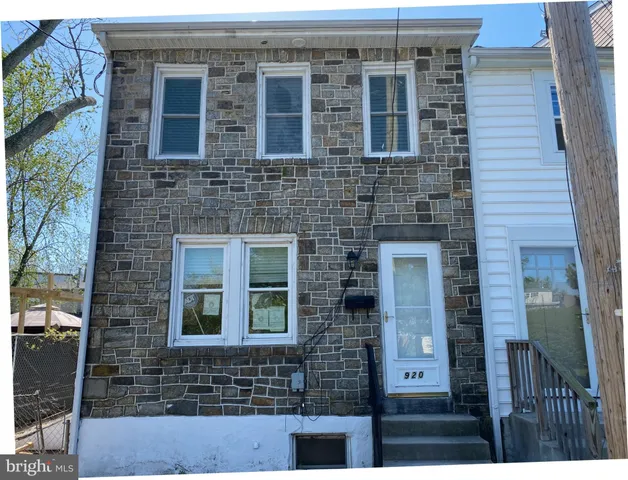 $1,695 | 920 Young Street, New Castle, DE 19720