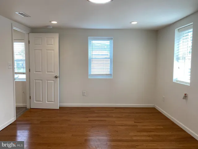 $1,695 | 920 Young Street, New Castle, DE 19720