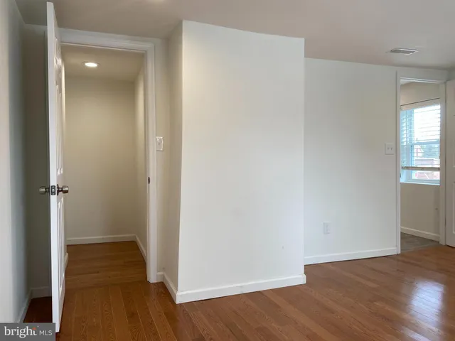 $1,695 | 920 Young Street, New Castle, DE 19720