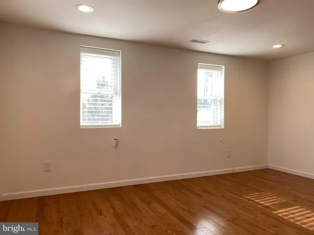 $1,695 | 920 Young Street, New Castle, DE 19720