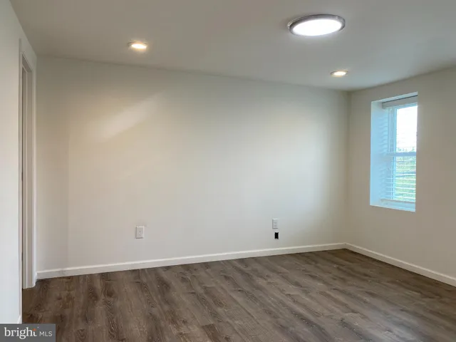 $1,695 | 920 Young Street, New Castle, DE 19720