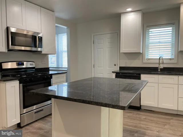 $1,695 | 920 Young Street, New Castle, DE 19720