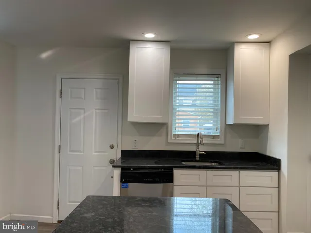 $1,695 | 920 Young Street, New Castle, DE 19720