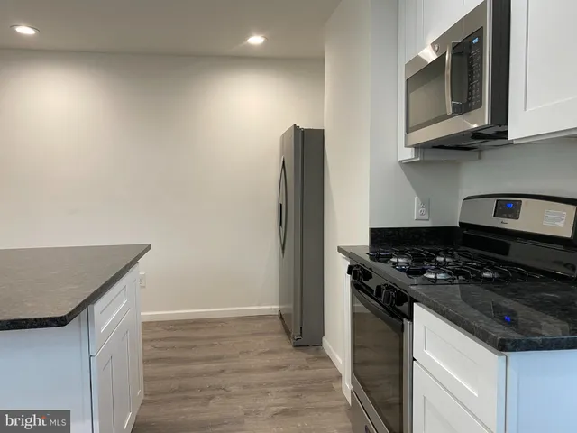 $1,695 | 920 Young Street, New Castle, DE 19720