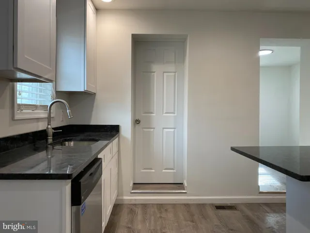 $1,695 | 920 Young Street, New Castle, DE 19720