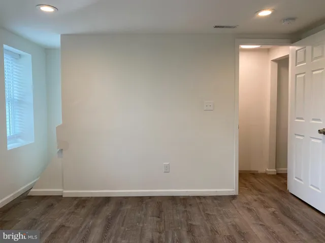 $1,695 | 920 Young Street, New Castle, DE 19720