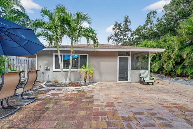 a view of a house with porch and garden