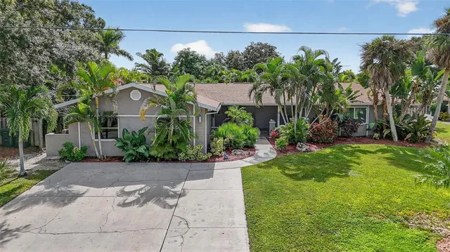 $1,049,900 | 1884 Southpointe Drive, Sarasota, FL 34231