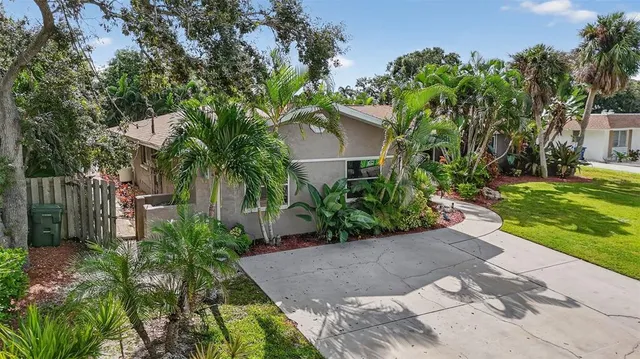 $1,049,900 | 1884 Southpointe Drive, Sarasota, FL 34231
