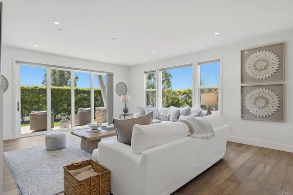 $4,700,000 | 374 Fulvia Street, Encinitas, CA 92024