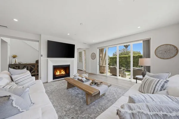 $4,700,000 | 374 Fulvia Street, Encinitas, CA 92024