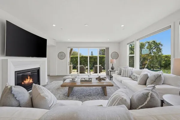 $4,700,000 | 374 Fulvia Street, Encinitas, CA 92024