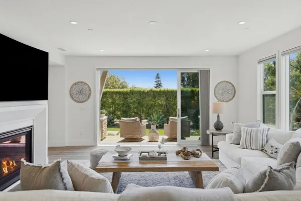 $4,700,000 | 374 Fulvia Street, Encinitas, CA 92024