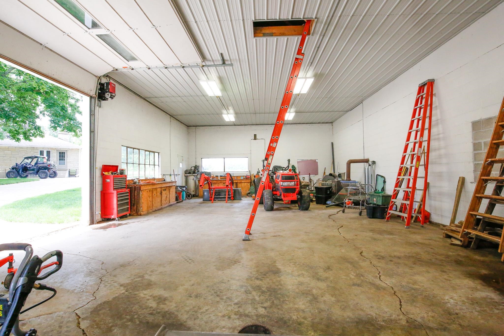 1742 Wolverine Road Dixon, IL 61021 - Photo 4 of 49