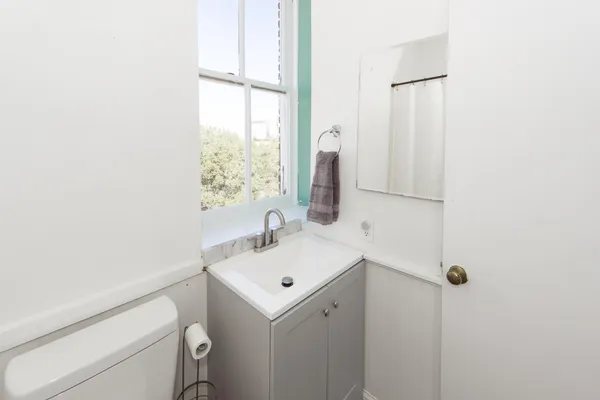 $2,500 | 350 King Street, Unit 307, Charleston, SC 29401