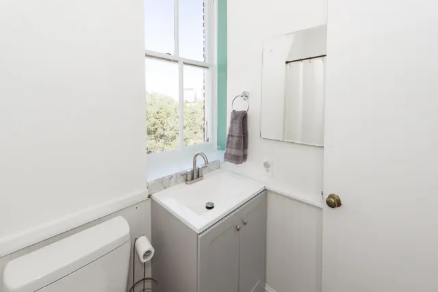 $2,500 | 350 King Street, Unit 307, Charleston, SC 29401