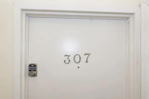 $2,500 | 350 King Street, Unit 307, Charleston, SC 29401