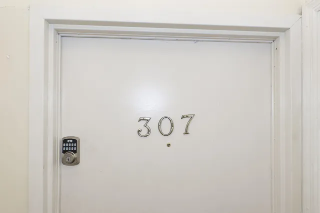 $2,500 | 350 King Street, Unit 307, Charleston, SC 29401