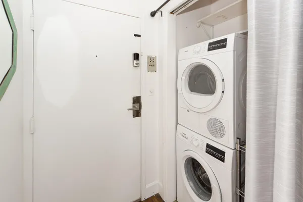 $2,500 | 350 King Street, Unit 307, Charleston, SC 29401