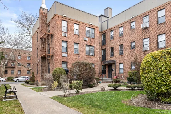 $215,000 | 215-12 47th Avenue, Unit 2D12 | Bayside