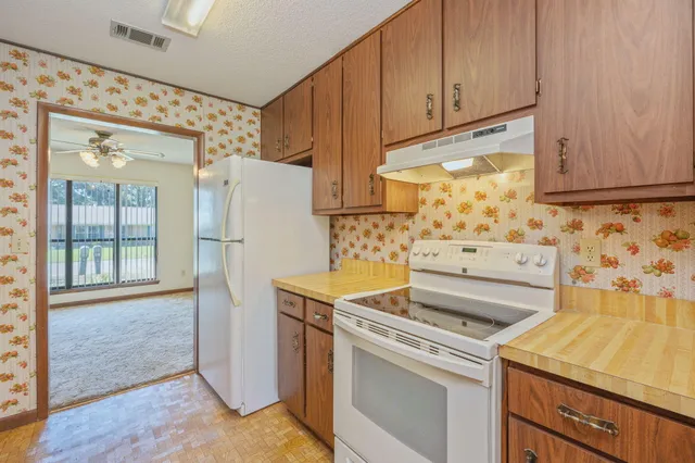 $310,000 | 422 Fleetwood Drive, Mary Esther, FL 32569