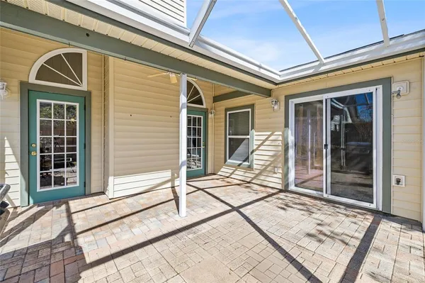 a entryway view with a outdoor space