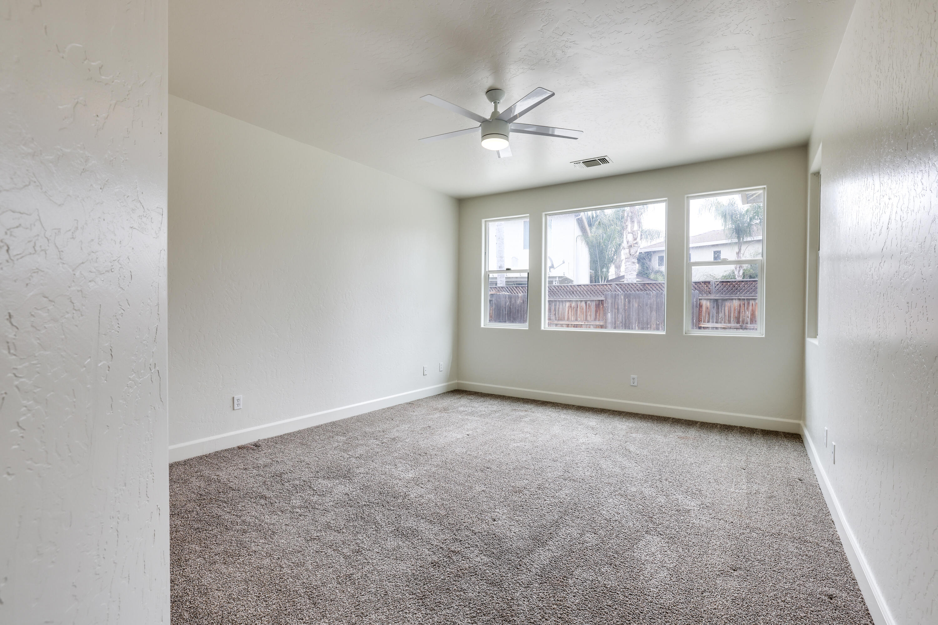 346 Martin Street Tulare, CA 93274 - Photo 20 of 33 d50a6633-d50a6635