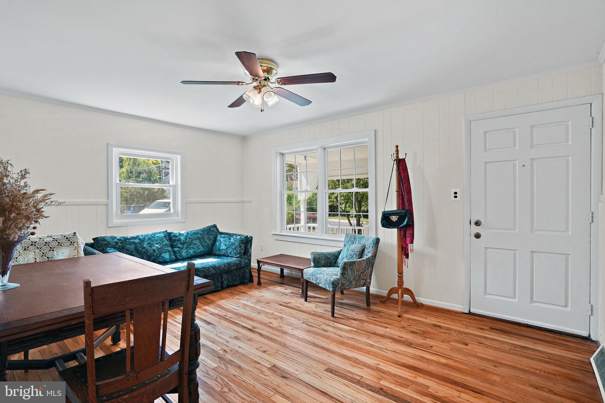 12331 Charles Road Silver Spring, MD 20906 - Photo 5 of 26 Living Room