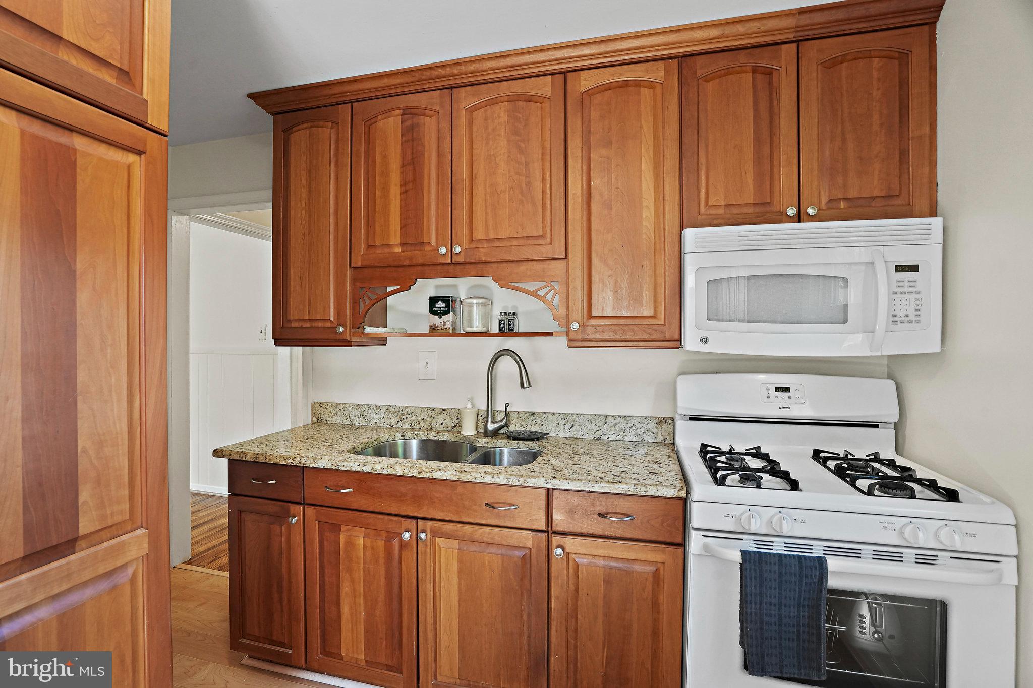 12331 Charles Road Silver Spring, MD 20906 - Photo 7 of 26 Kitchen With Gas Cooling