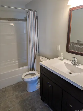 $2,000 | 21 Oakland Avenue, Unit 2A, Warwick, NY 10990