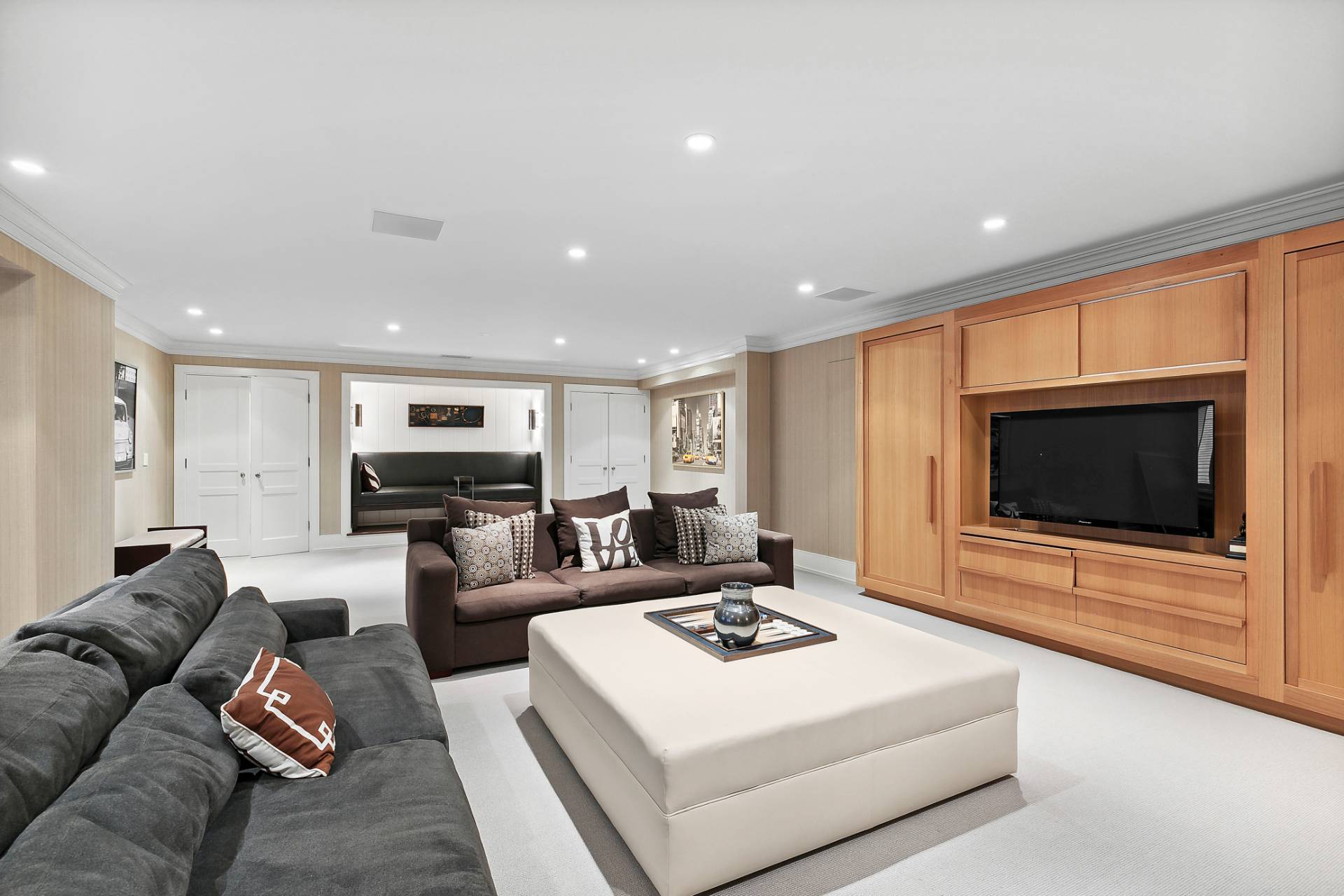 461 Ocean Road Bridgehampton, NY 11932 - Photo 20 of 29 a living room with furniture and a flat screen tv
