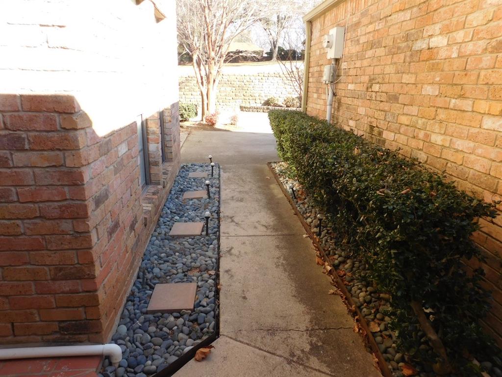 622 Crowley Road Arlington, TX 76012 - Photo 3 of 38