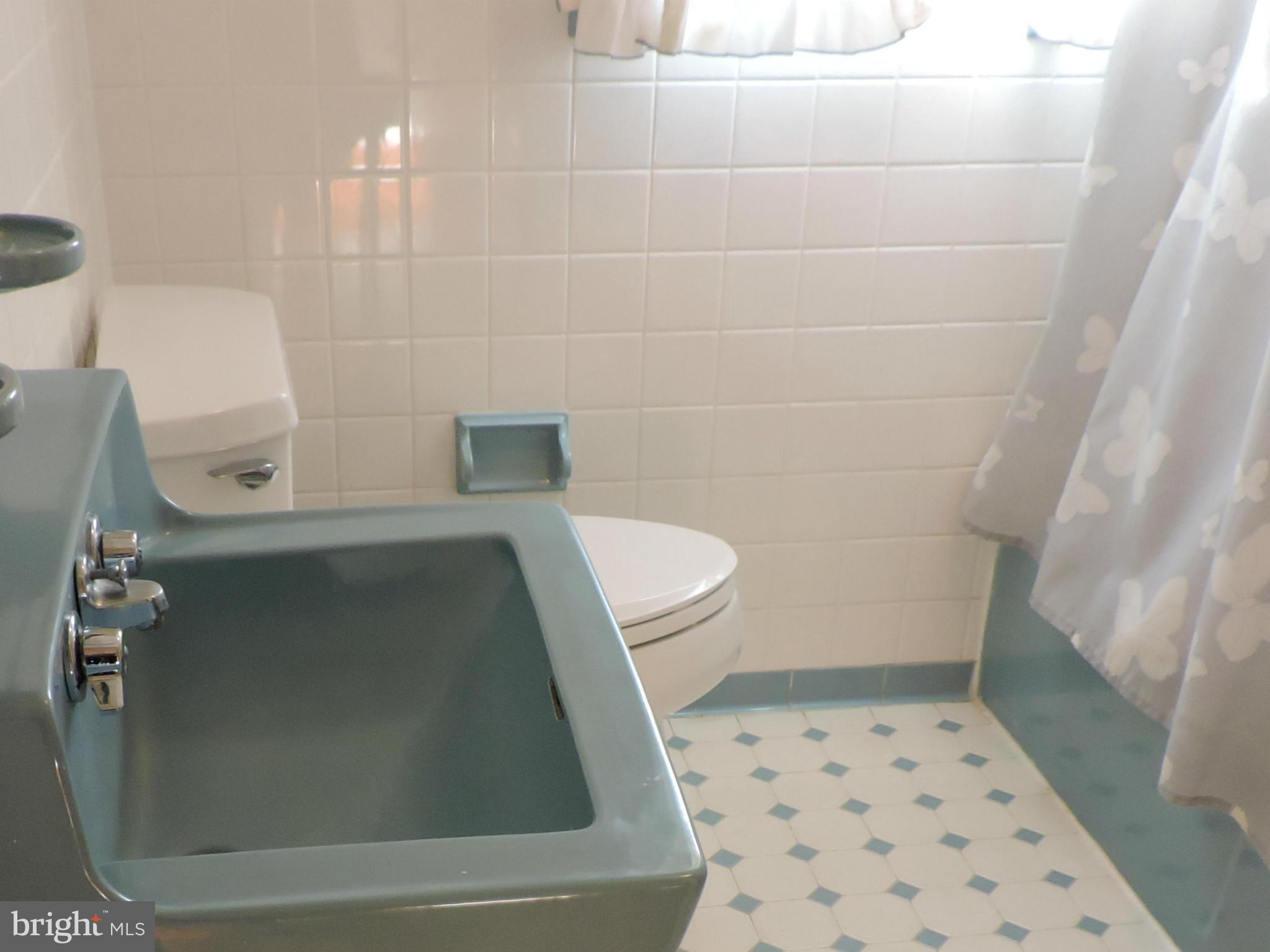 563 Old Oak Road Severn, MD 21144 - Photo 22 of 25 Bath