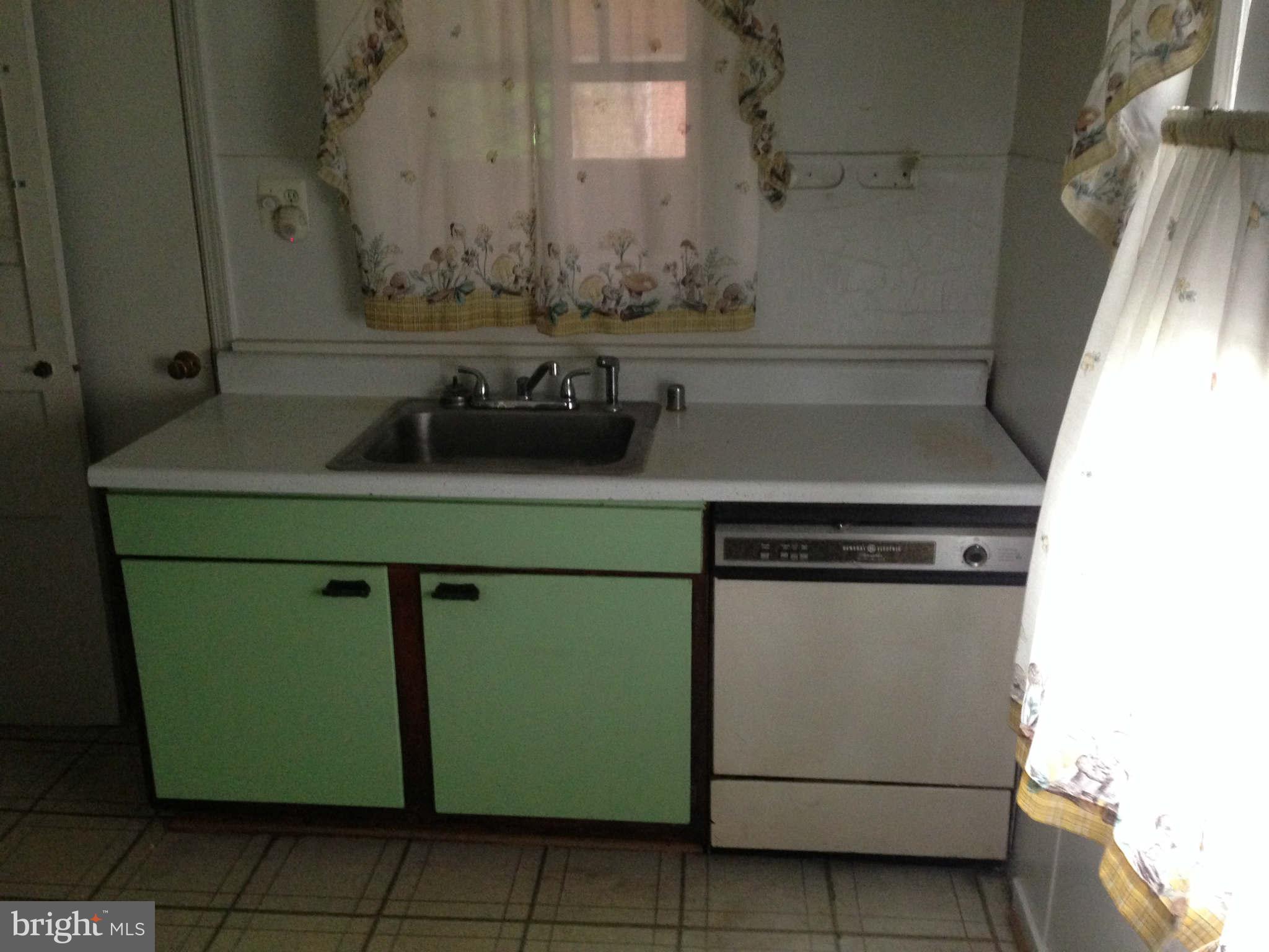 4514 Allies Road Morningside, MD 20746 - Photo 7 of 19 Kitchen