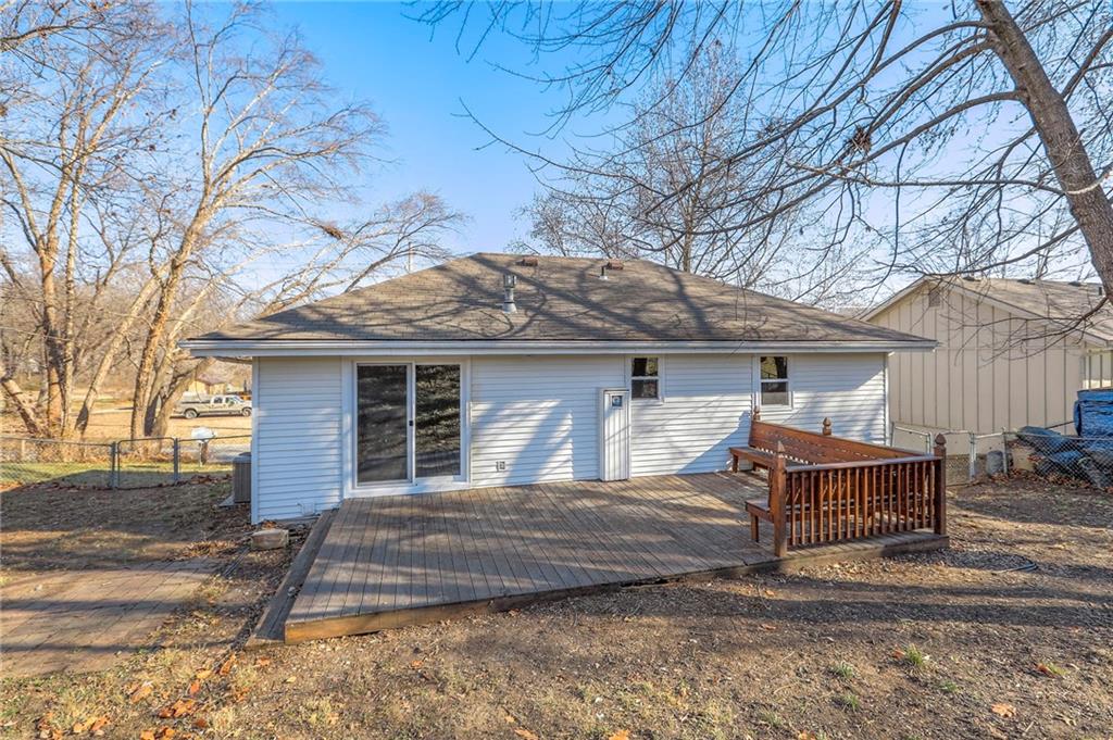 2218 Liberty Landing Road Liberty, MO 64068 - Photo 31 of 35